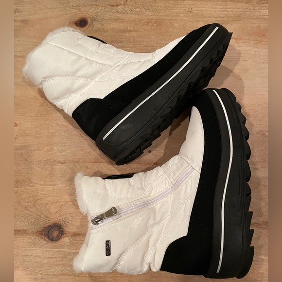 Pajar Shoes - Women’s Pajar of Canada Tanita fur White Black Trim ankle boots 8.5